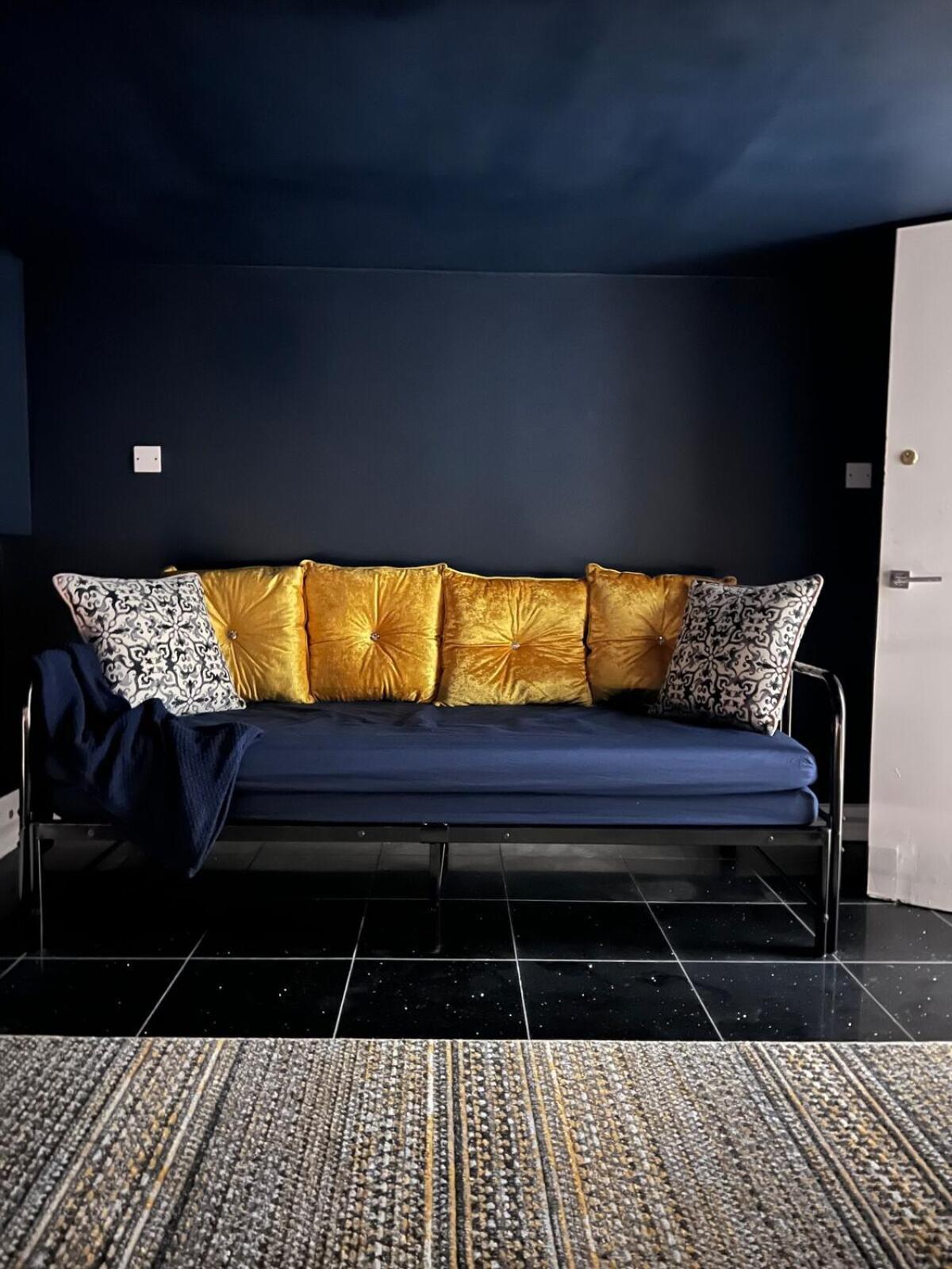 Zozy Happy Land Hotel London Exterior photo
